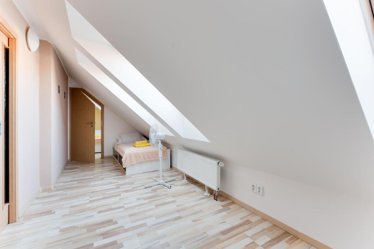 Jane'S Attic Apartment Praga Exterior foto