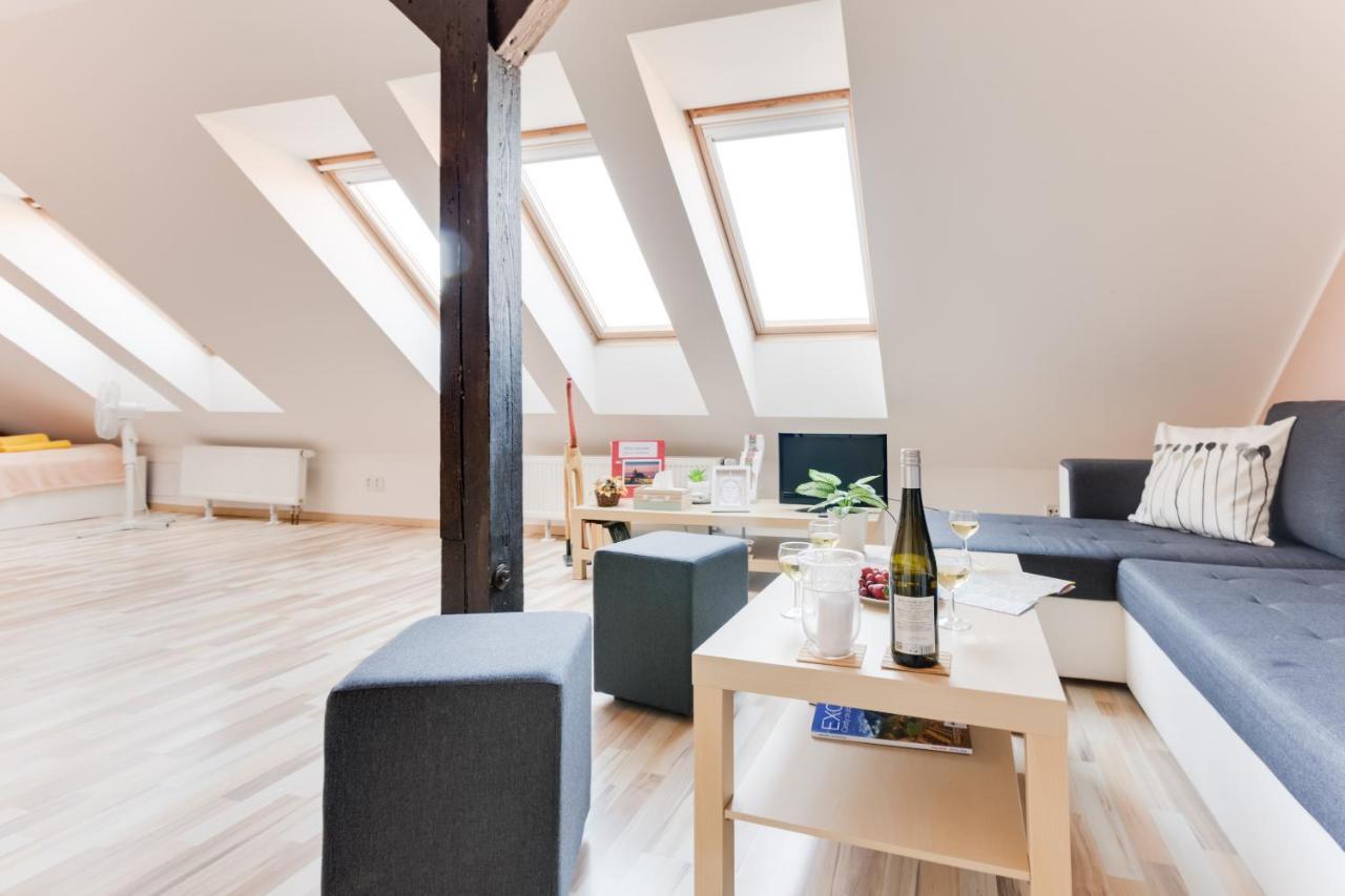 Jane'S Attic Apartment Praga Exterior foto
