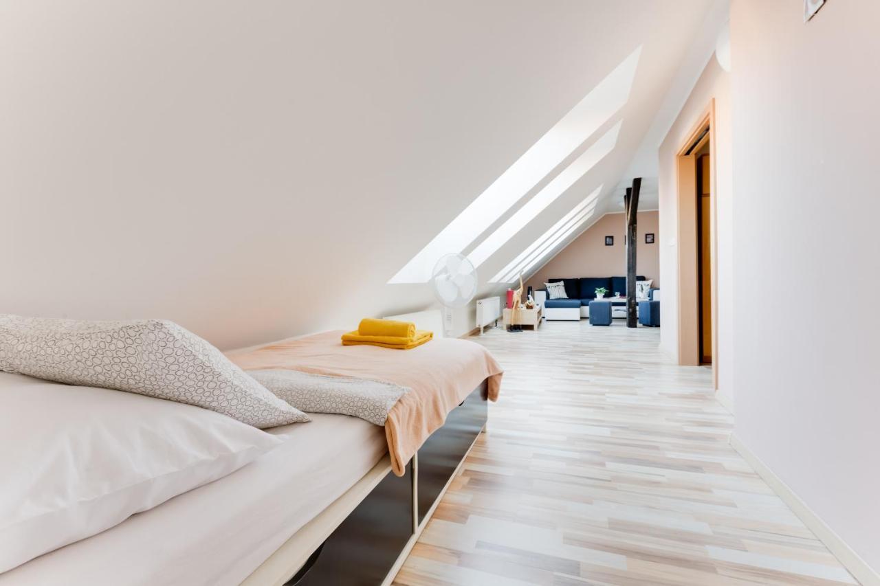 Jane'S Attic Apartment Praga Exterior foto